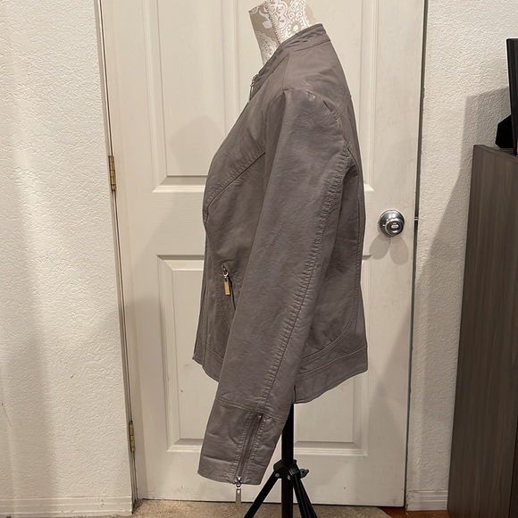 Apt 9 Oatmeal Faux Leather Jacket XL in Excellent Condition - Picture 2 of 7